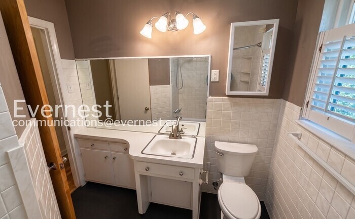 Building Photo - 826 Claremont Ct