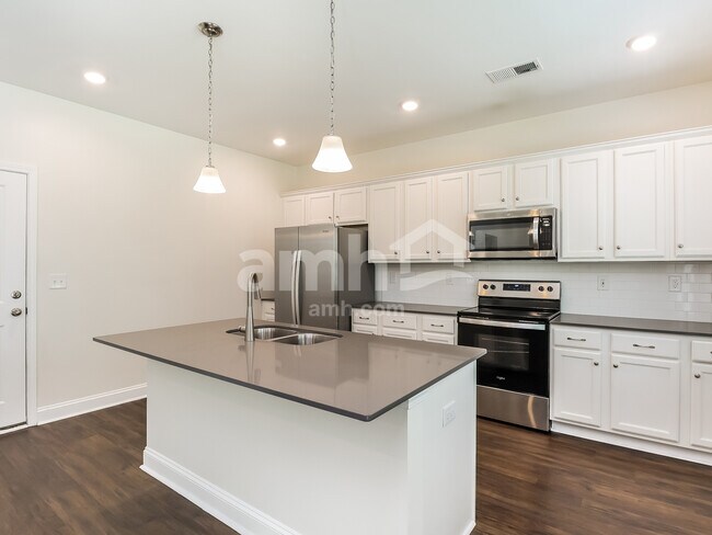 Building Photo - 559 Rivermist Dr
