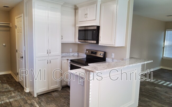 Building Photo - 2934 Carver Dr