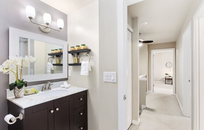 Building Photo - 3 Bed, 1.5 Bath, Remodeled Townhome is Ava...