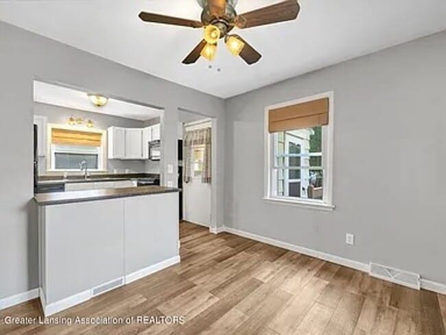 Building Photo - Move-In Ready 3 Bed, 2 Bath in Lansing (Section 8 Approved)