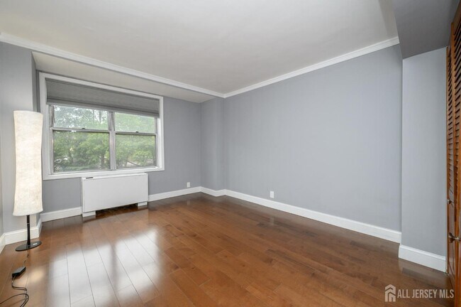 Building Photo - 301 Beech St