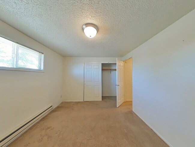 Building Photo - Duplex ~ Albany