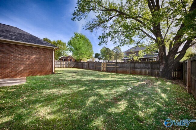 Building Photo - 180 Jarrett Ln