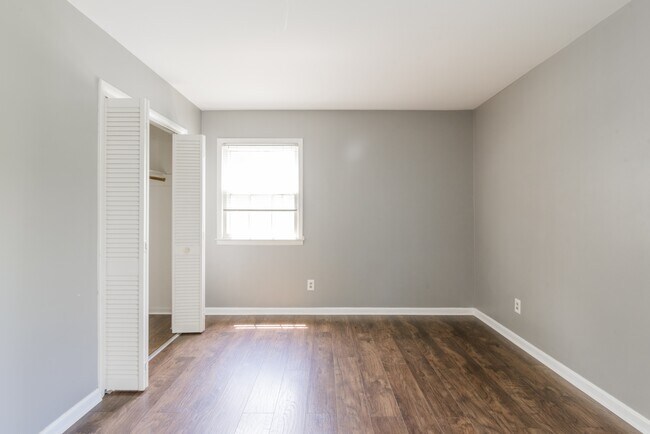 Building Photo - 1601 Sansberry Rd