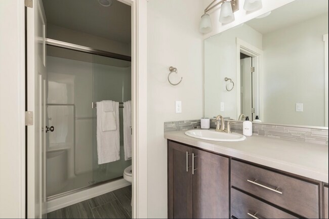 Building Photo - 7743 SE Kinnaman St