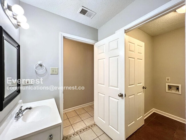 Building Photo - 3772 Beckman Dr