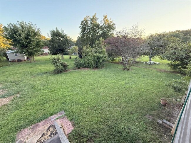 Building Photo - 1106 Lincoln Dr