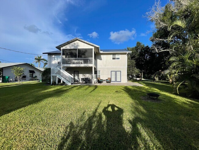 Building Photo - 1337 Center Ln