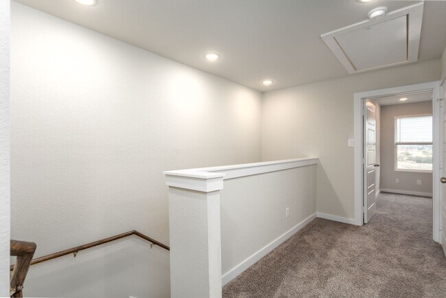 Building Photo - Move-In Ready 3BR with Private Yard & Modern Upgrades – Won’t Last!