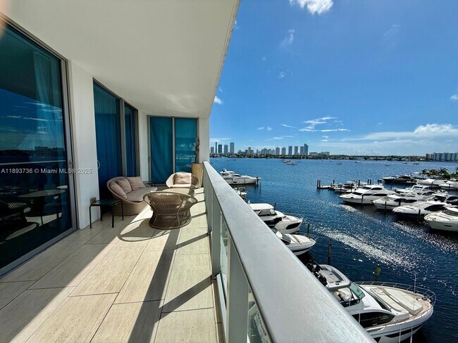 Primary Photo - 17301 Biscayne Blvd