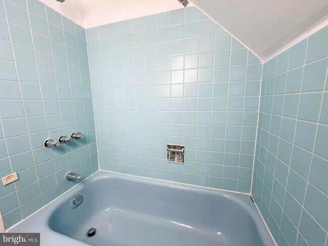 Building Photo - 3418 Medina Ln