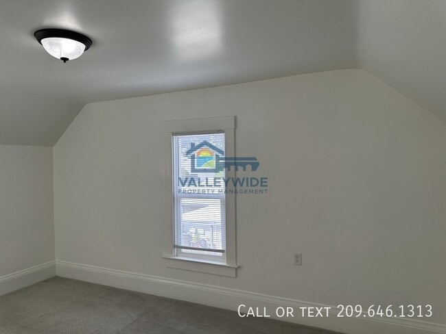 Building Photo - 1006 Moffett Rd