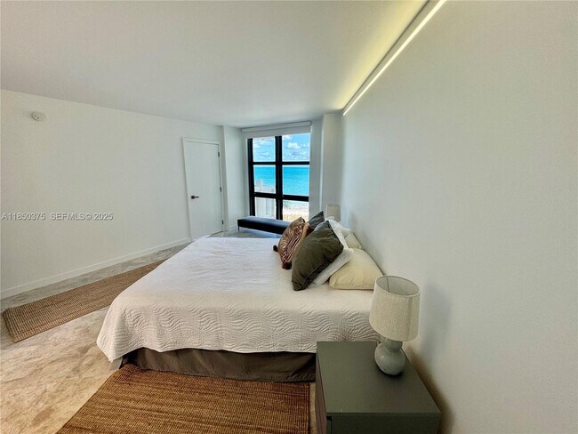 Building Photo - 1111 Crandon Blvd