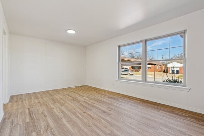 Building Photo - 1412 NE 38th St