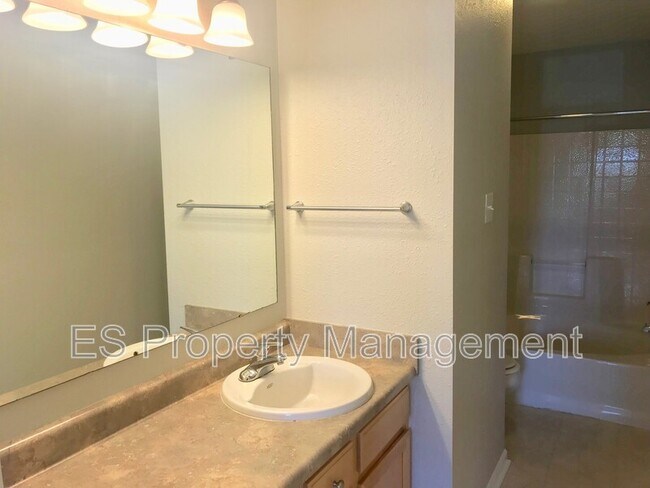 Building Photo - 4481 Redcliff N Ln