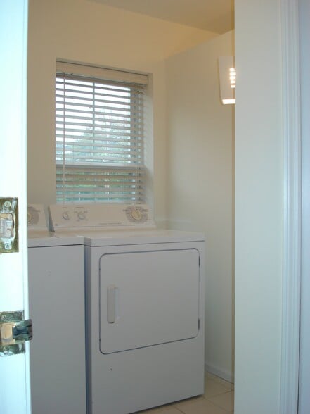 Building Photo - 18 Berrian Pl