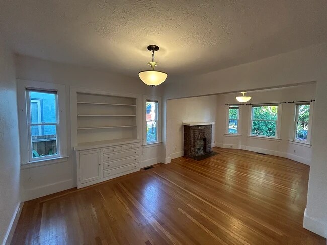 Building Photo - 1227 Hopkins St