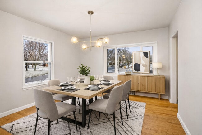 Building Photo - 5873 N Santa Monica Blvd