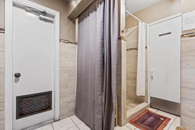 Building Photo - 250 NE 20th St