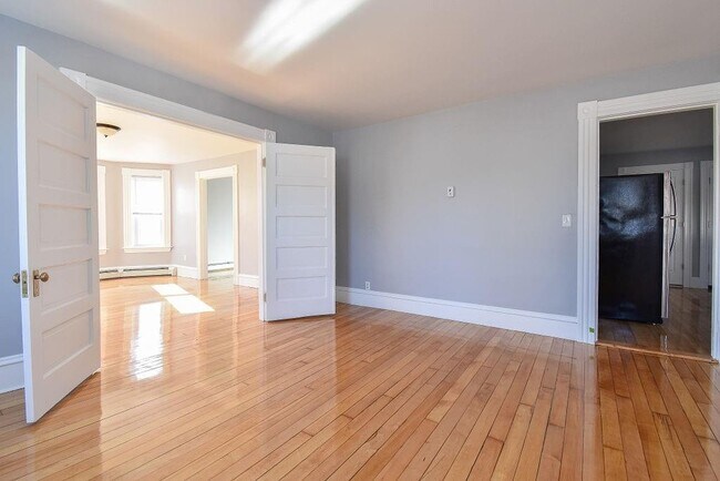 Building Photo - 141 Bourne Ave