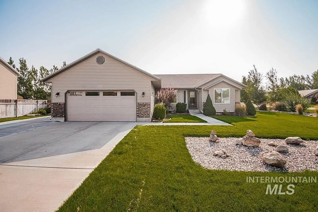 Building Photo - 2221 Frontier Dr