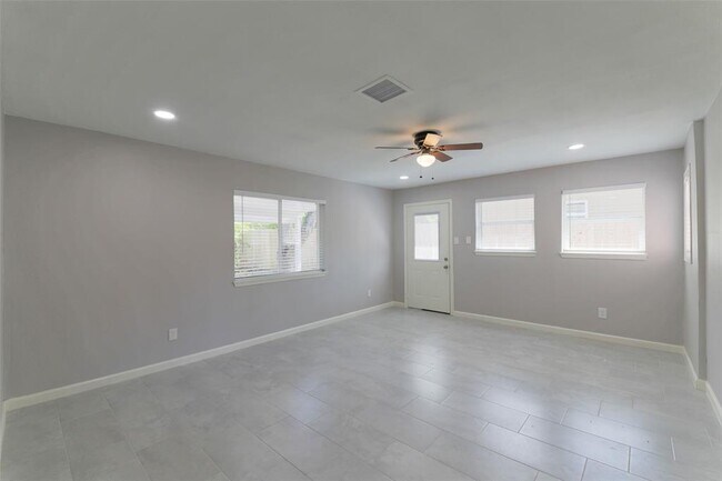 Building Photo - 3605 Barberry Dr