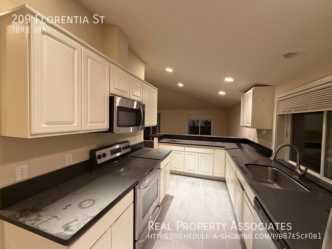 Building Photo - 209 Florentia St