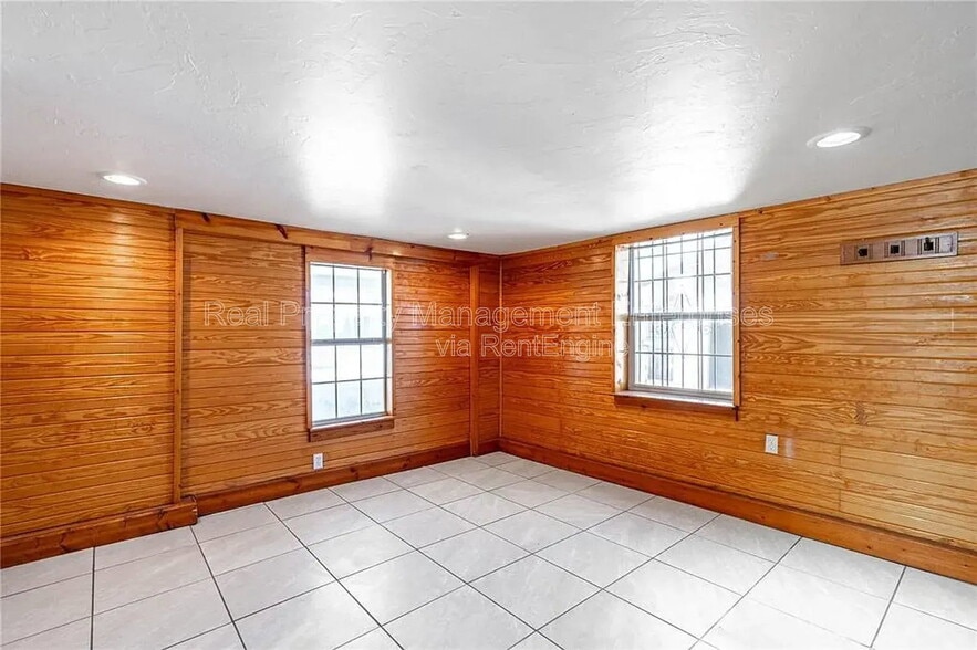 Building Photo - 3633 N Youngs Blvd