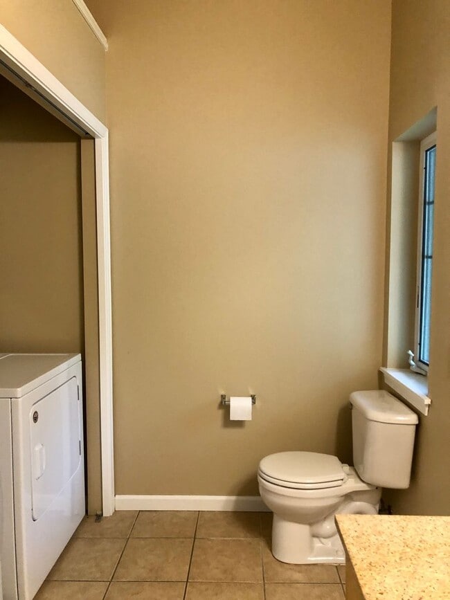 Building Photo - Kent Duplex
