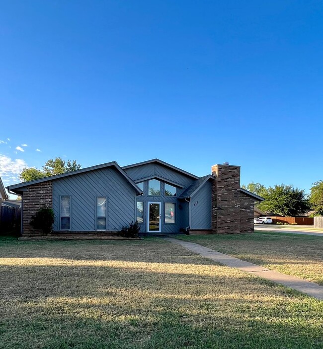 Primary Photo - Charming Sunny Home in West Edmond!