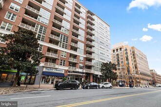 Building Photo - 157 Fleet St