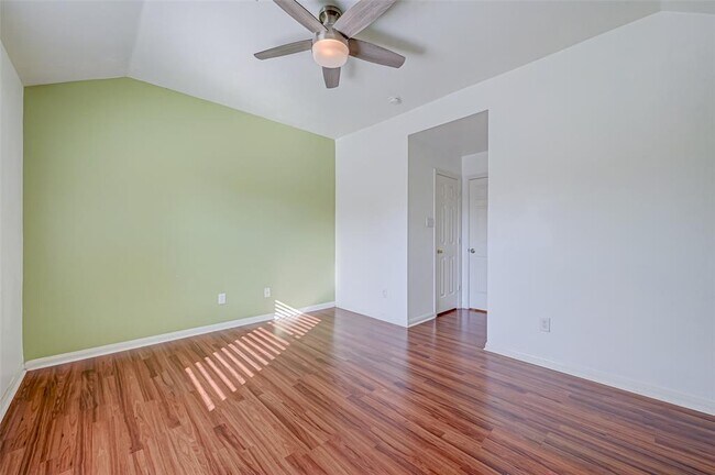 Building Photo - 1606 Maryvale Dr