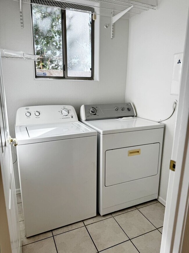 Building Photo - ABSOLUTELY STUNNING 4BR 2.5BA, OVER 2100SQFT, COMMUNITY POOL, CHANDLER