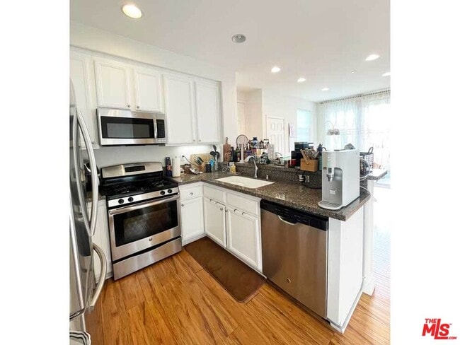 Building Photo - 10533 Maple Ln