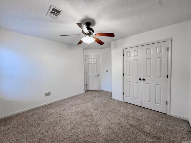 Building Photo - 36 Talladega Loop