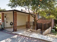 Building Photo - 6534 E Hill Dr
