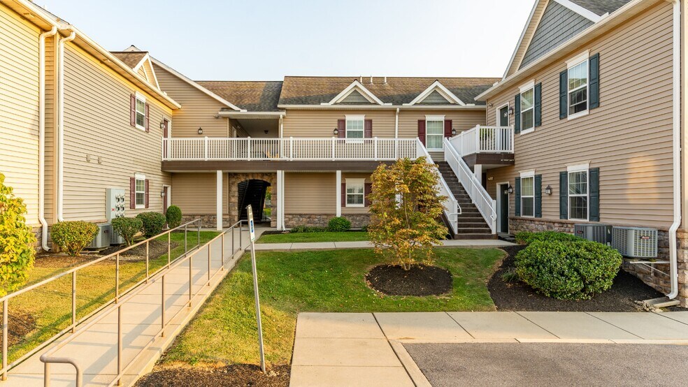 Building Photo - 619 Thornberry Ln