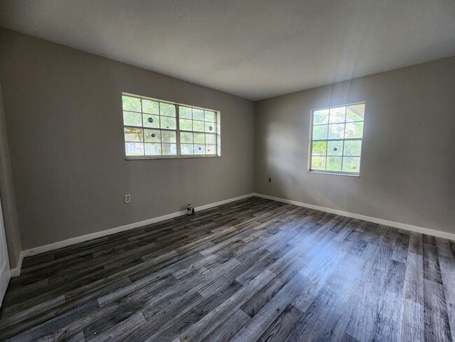 Building Photo - Bed 2 Bath, 2 car garage (SW Ocala/ Marion Oaks)