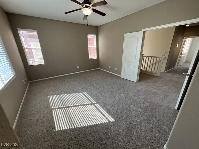 Building Photo - 733 Easter Lily Pl