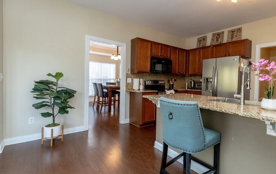 Building Photo - 7205 Riverfront Dr