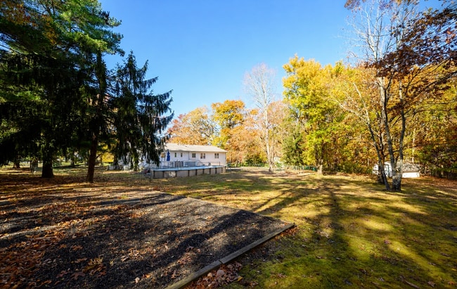 Building Photo - Renovated 4BR Ranch on Private 1.57 Acres