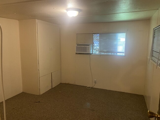 Building Photo - 2220 Christy Ln