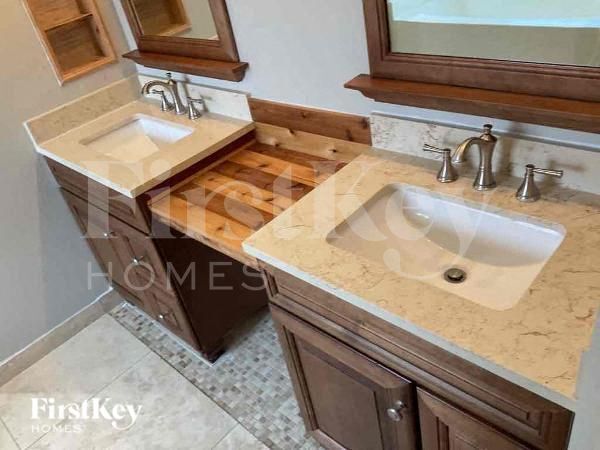 Building Photo - 1508 SW 28th Terrace