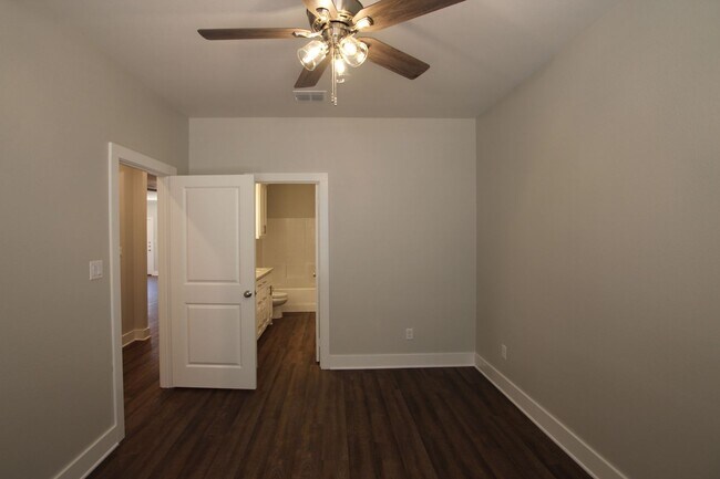 Building Photo - COMING SOON! Luxury 3 Bedroom 2 Bath Townh...