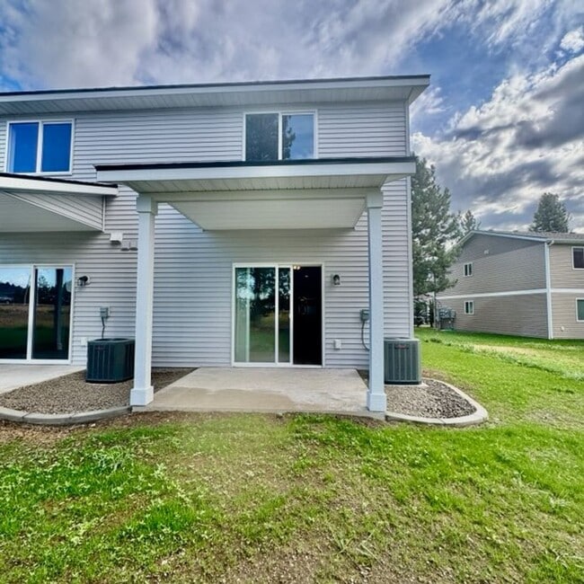 Building Photo - Brand new Townhome in heart of Rathdrum
