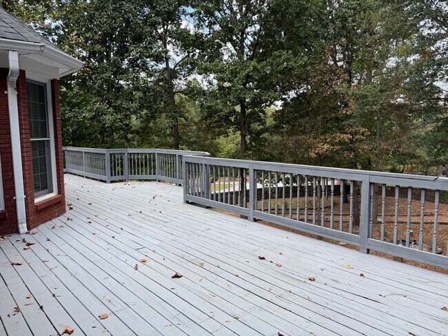 Building Photo - This beautiful brick home is located in Villa Rica and includes 6 bedrooms and 4.5 bath!