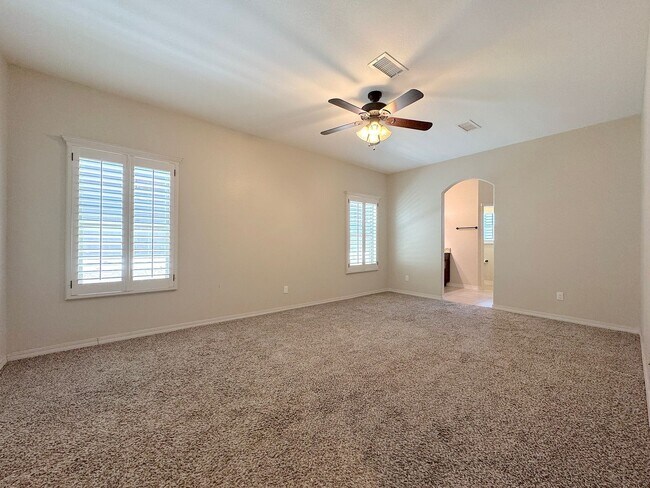 Building Photo - West El Paso 4 bed refrig A/C Home in Enchanted Ridge!