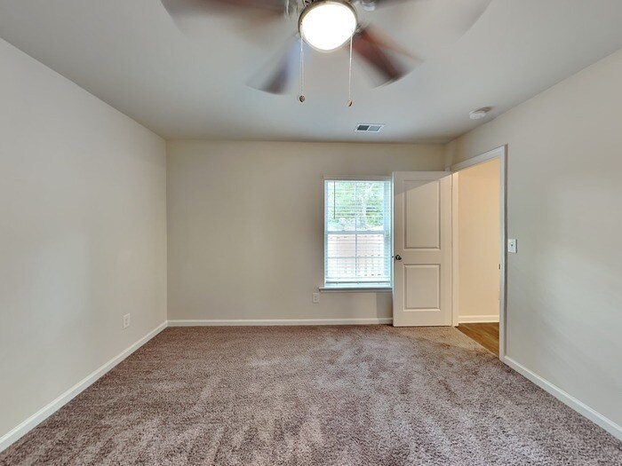 Building Photo - 302 Crooked Pne Ct
