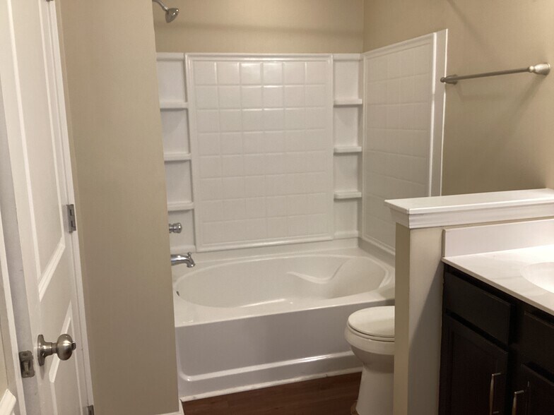 Building Photo - 708 Canyon Dr